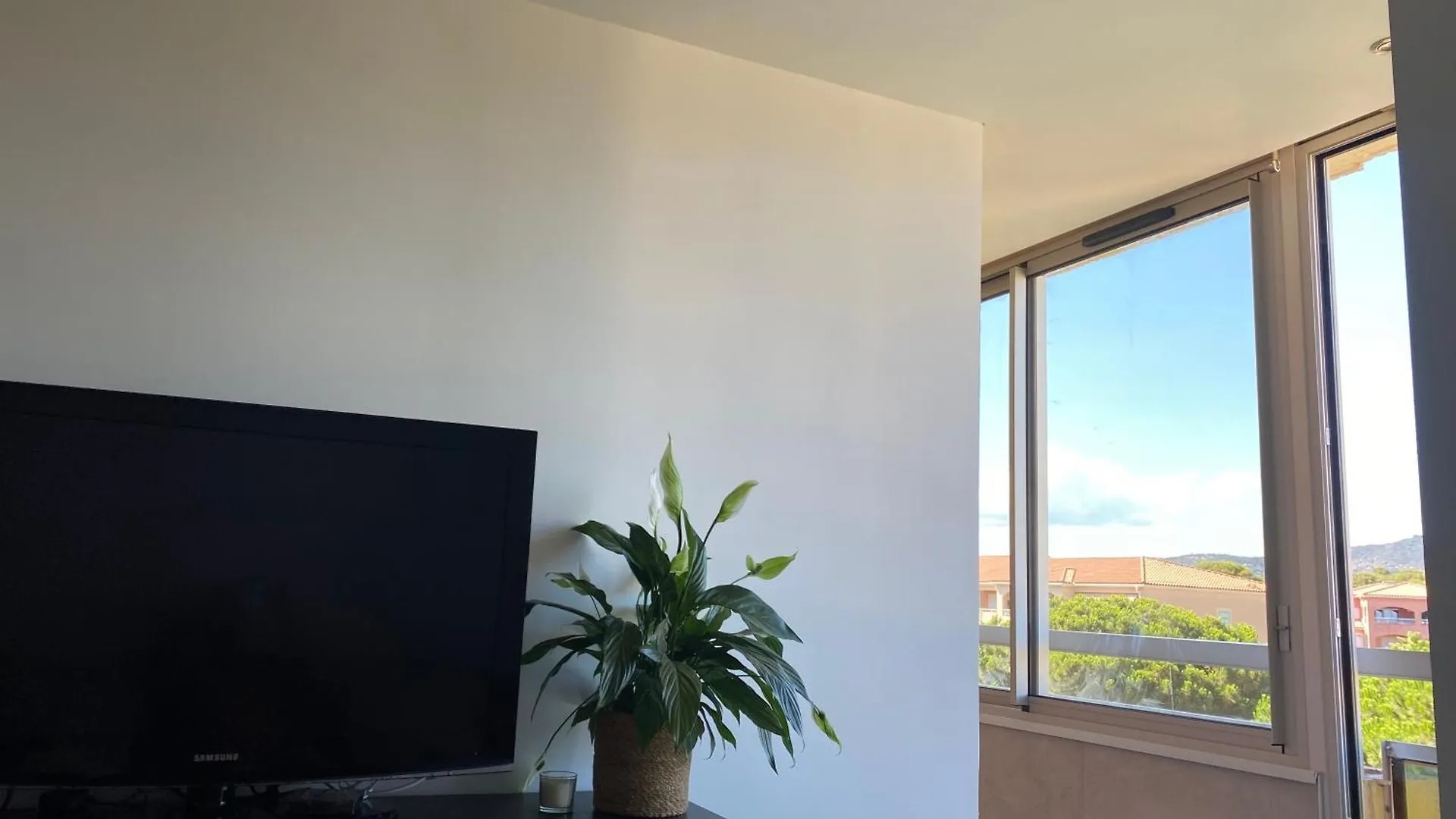 Apartment T2 Entierement Renove A 550M De La Plage De La Faviere A Bormes-Les-Mimosas France